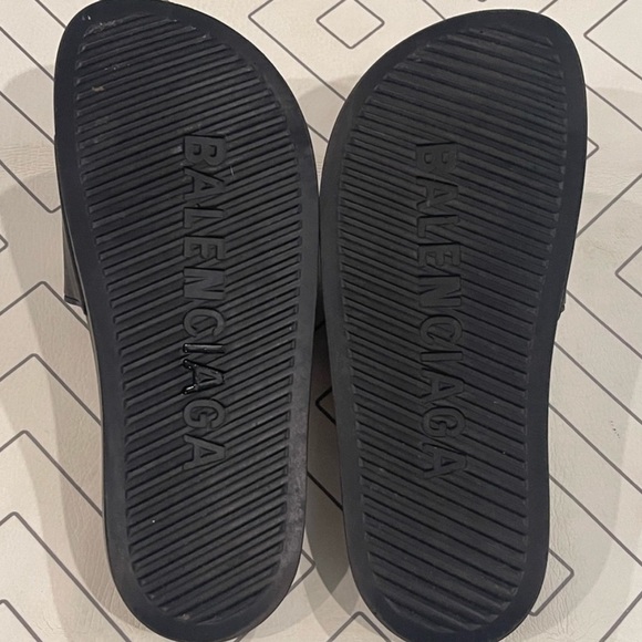 Balenciaga Pool Slides - Picture 2 of 2